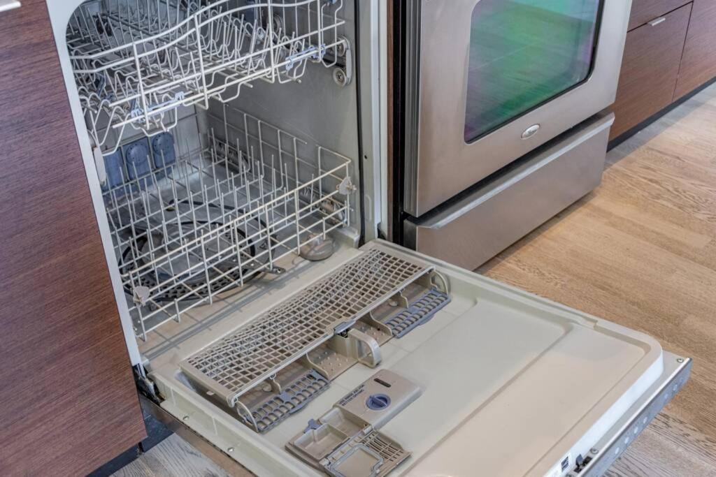 Clean 3Rd Floor Executive 1 Bedroom Apt In Old Town China Town Βικτώρια Εξωτερικό φωτογραφία