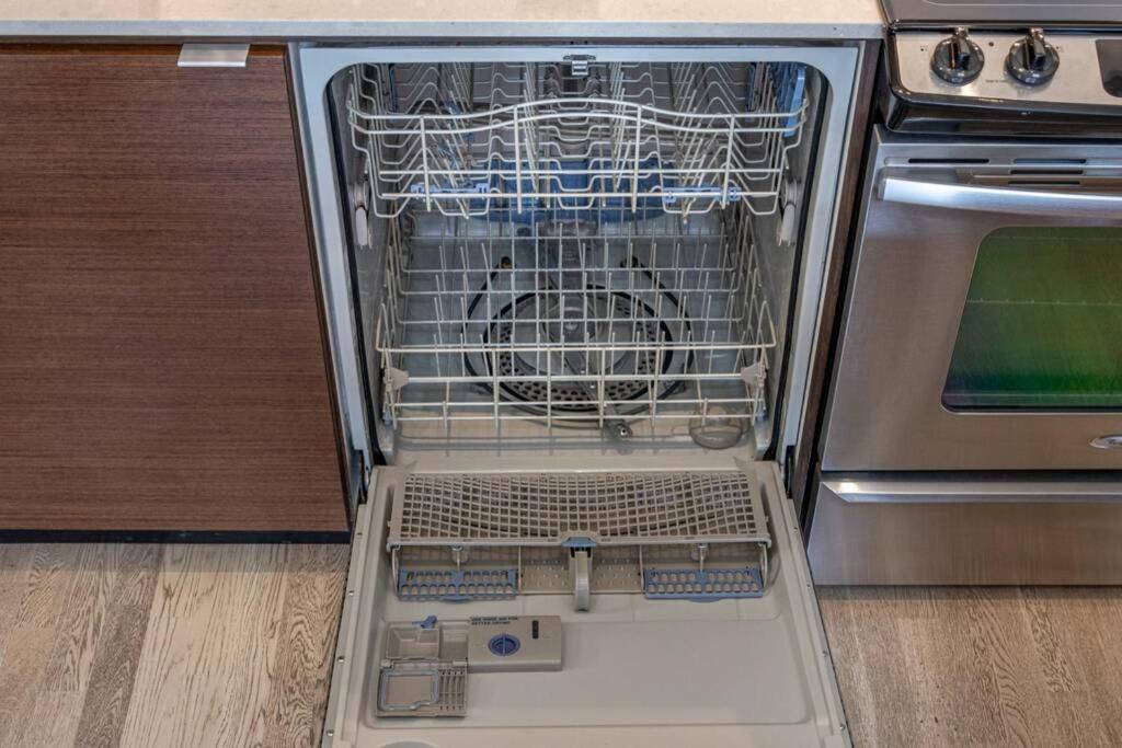Clean 3Rd Floor Executive 1 Bedroom Apt In Old Town China Town Βικτώρια Εξωτερικό φωτογραφία