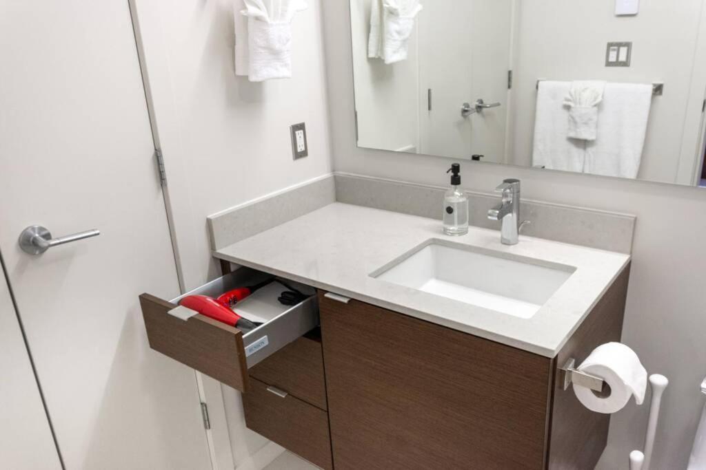 Clean 3Rd Floor Executive 1 Bedroom Apt In Old Town China Town Βικτώρια Εξωτερικό φωτογραφία